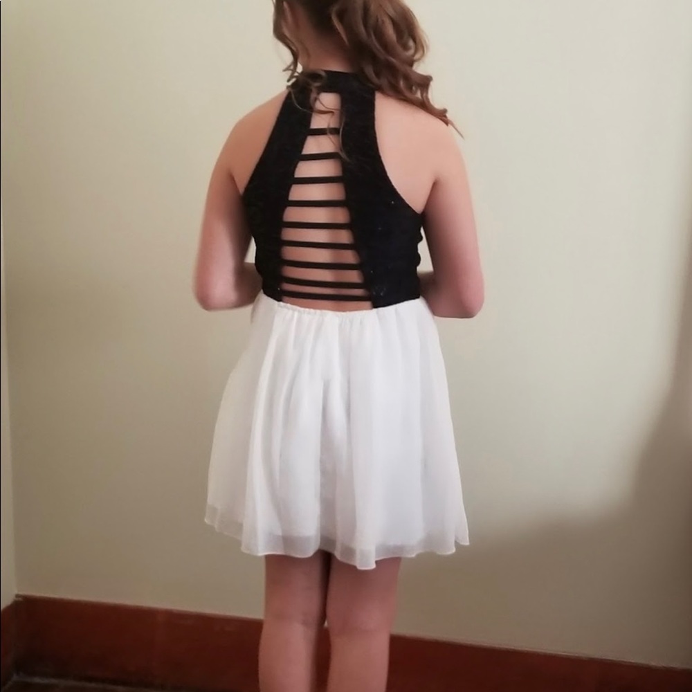 windsor, short formal dress size 5 - Picture 4 of 4